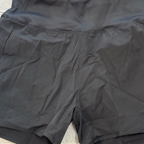Willit women’s black shorts size small NEW 50 SPF - Picture 2 of 9